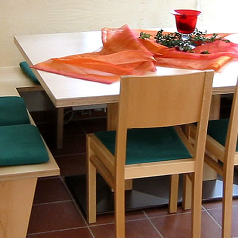 Schreinerei Laib Qualtätsmöbel für Esszimmer Stühle und Tische